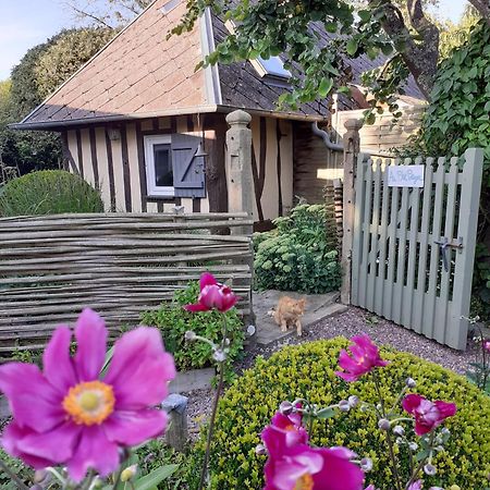 Hotel Au p'tit jardin Saint-Sylvestre-de-Cormeilles Exterior foto